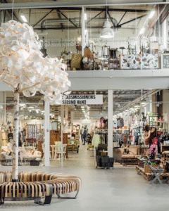 A SUÉCIA ABRIU UM SHOPPING ONDE NADA É NOVO