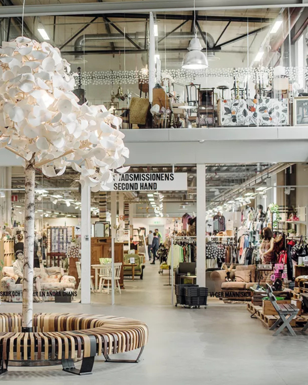A SUÉCIA ABRIU UM SHOPPING ONDE NADA É NOVO